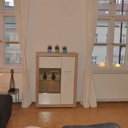 Wunderschone Altbauwohnung In Zentraler Lage Wien Bagian luar foto
