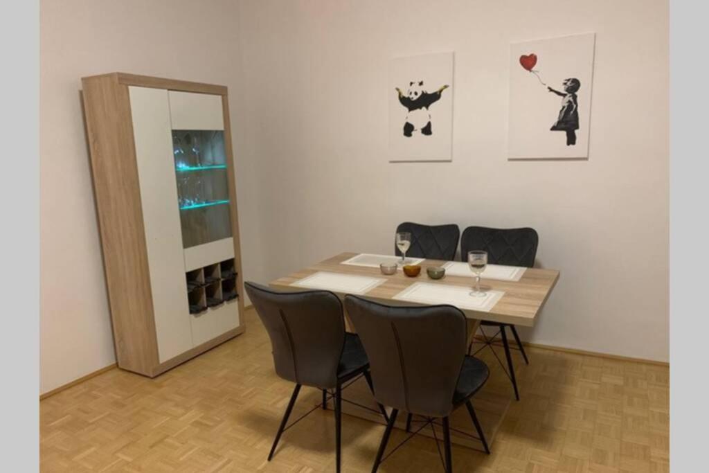 Wunderschone Altbauwohnung In Zentraler Lage Wien Bagian luar foto