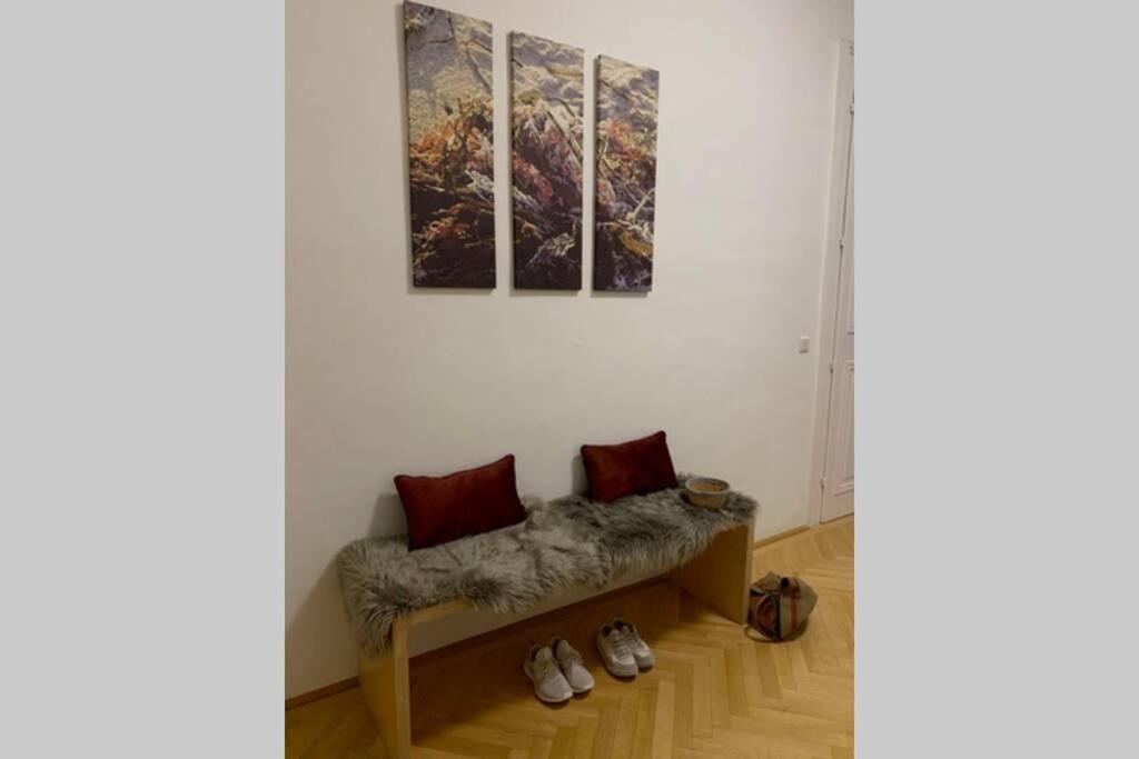 Wunderschone Altbauwohnung In Zentraler Lage Wien Bagian luar foto
