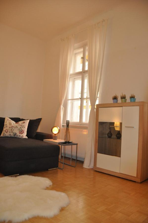 Wunderschone Altbauwohnung In Zentraler Lage Wien Bagian luar foto