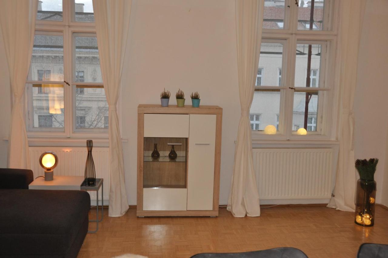 Wunderschone Altbauwohnung In Zentraler Lage Wien Bagian luar foto
