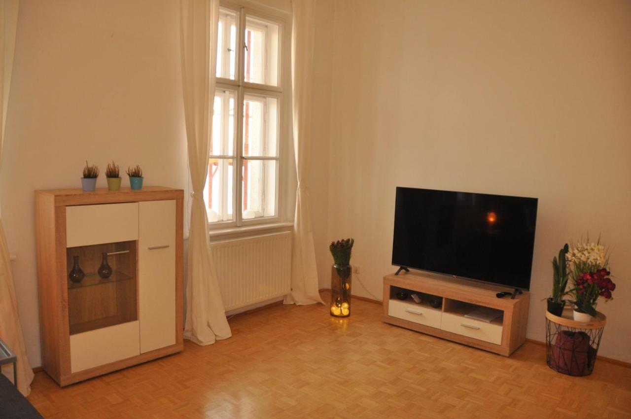Wunderschone Altbauwohnung In Zentraler Lage Wien Bagian luar foto