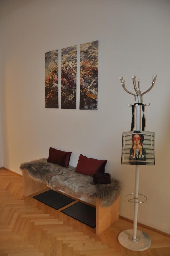 Wunderschone Altbauwohnung In Zentraler Lage Wien Bagian luar foto