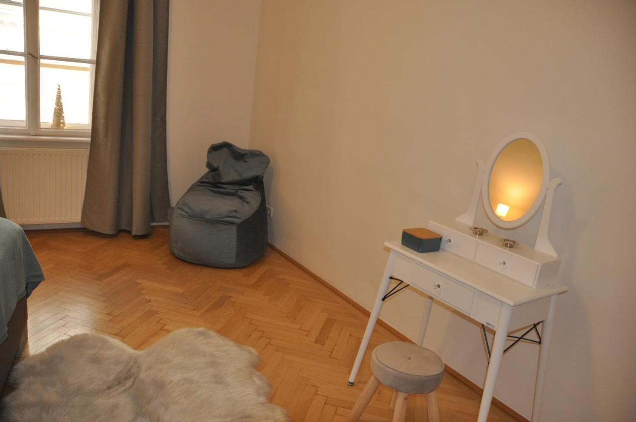 Wunderschone Altbauwohnung In Zentraler Lage Wien Bagian luar foto